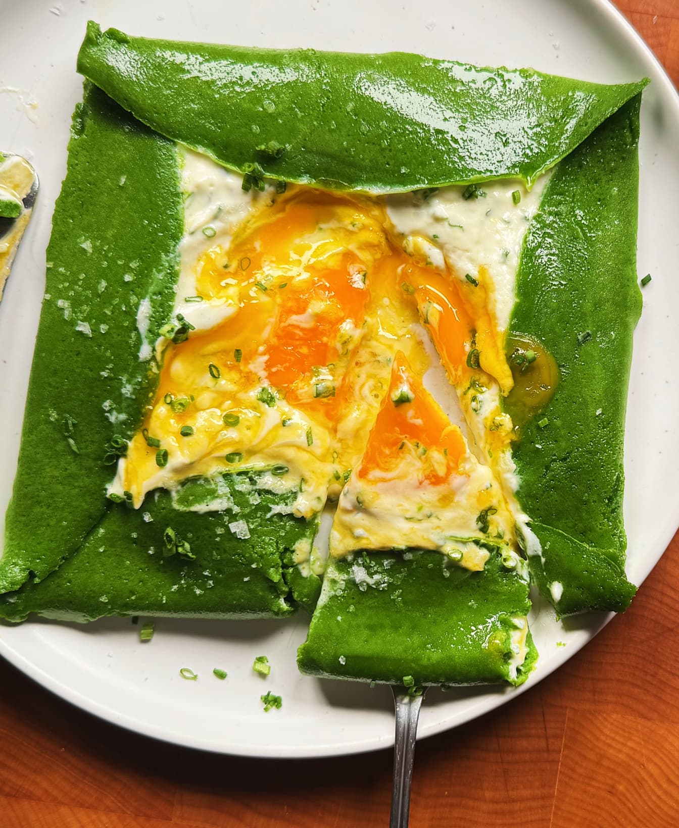 Cheesy Spinach and Egg Crêpes